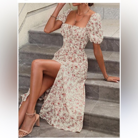 Breezaya Dresses & Skirts - Breezaya Allover Floral Print Knot Front Split Thigh Dress